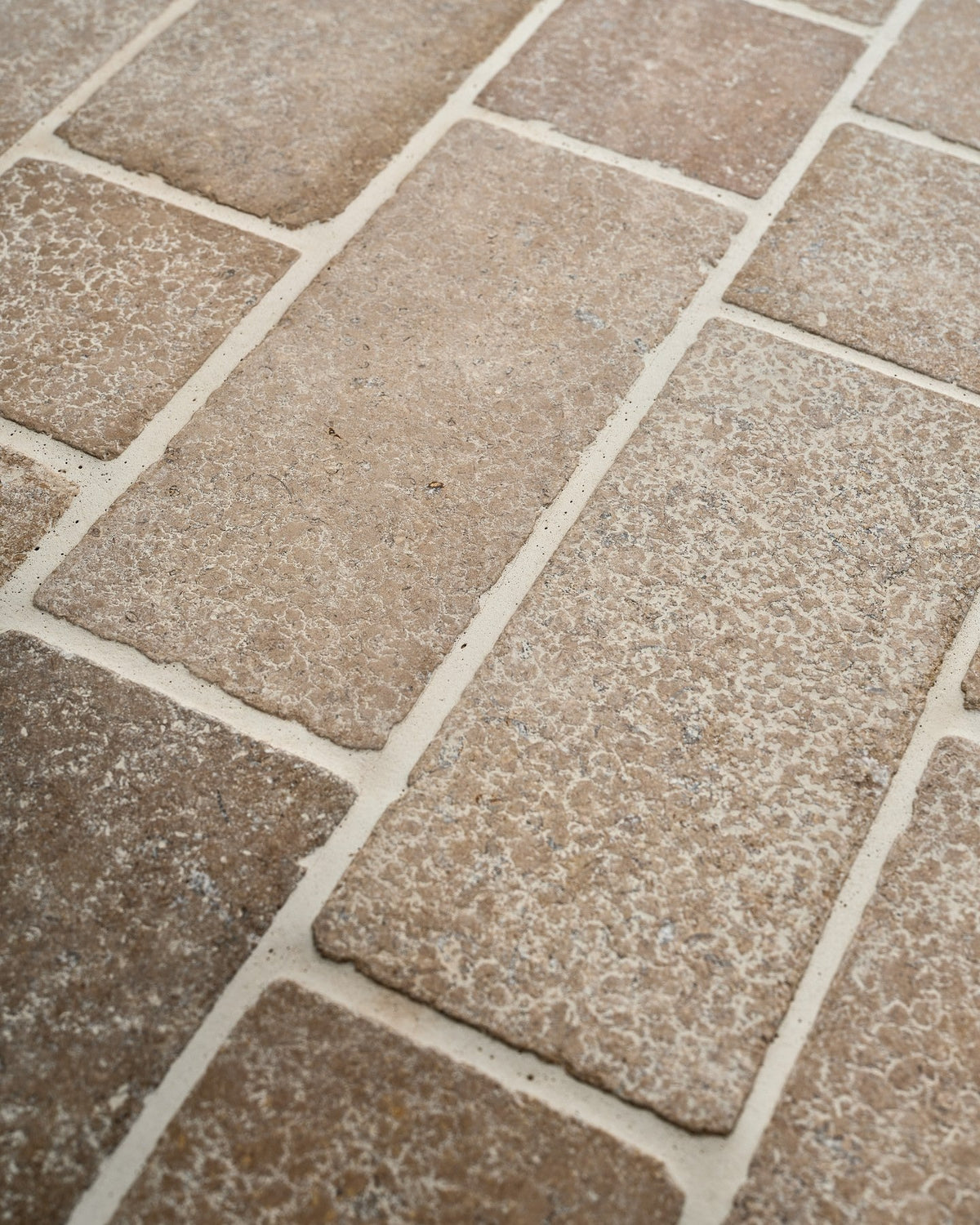 Ca’ Pietra Wychwood Limestone Tumbled & Etched Cobble — official gallery image 1