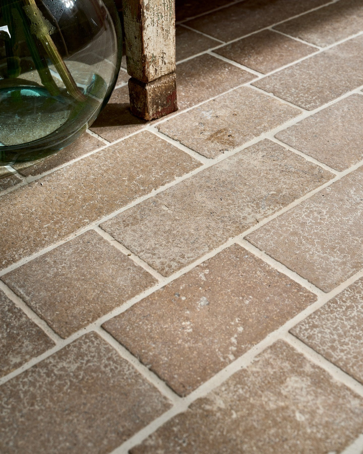 Ca’ Pietra Wychwood Limestone Tumbled & Etched Cobble — official gallery image 8