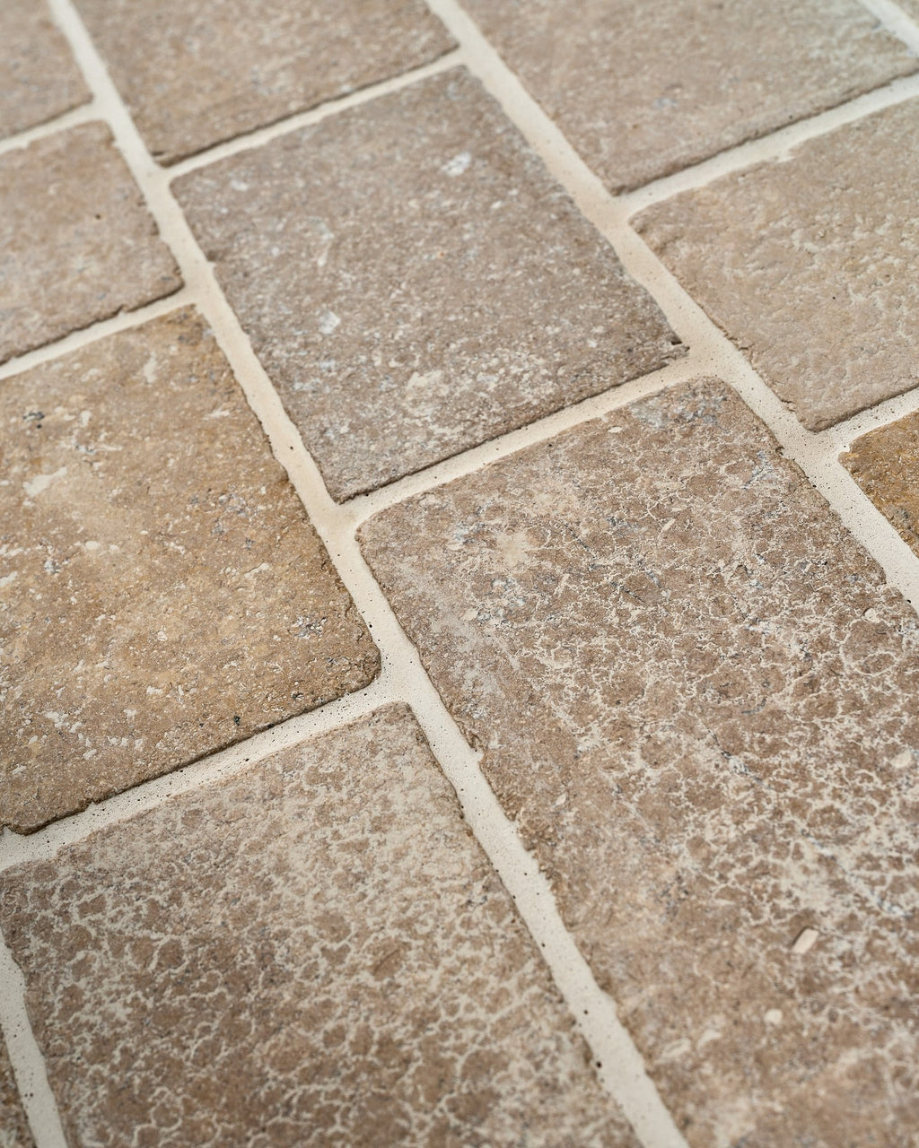 Ca’ Pietra Wychwood Limestone Tumbled & Etched Cobble — official gallery image 11