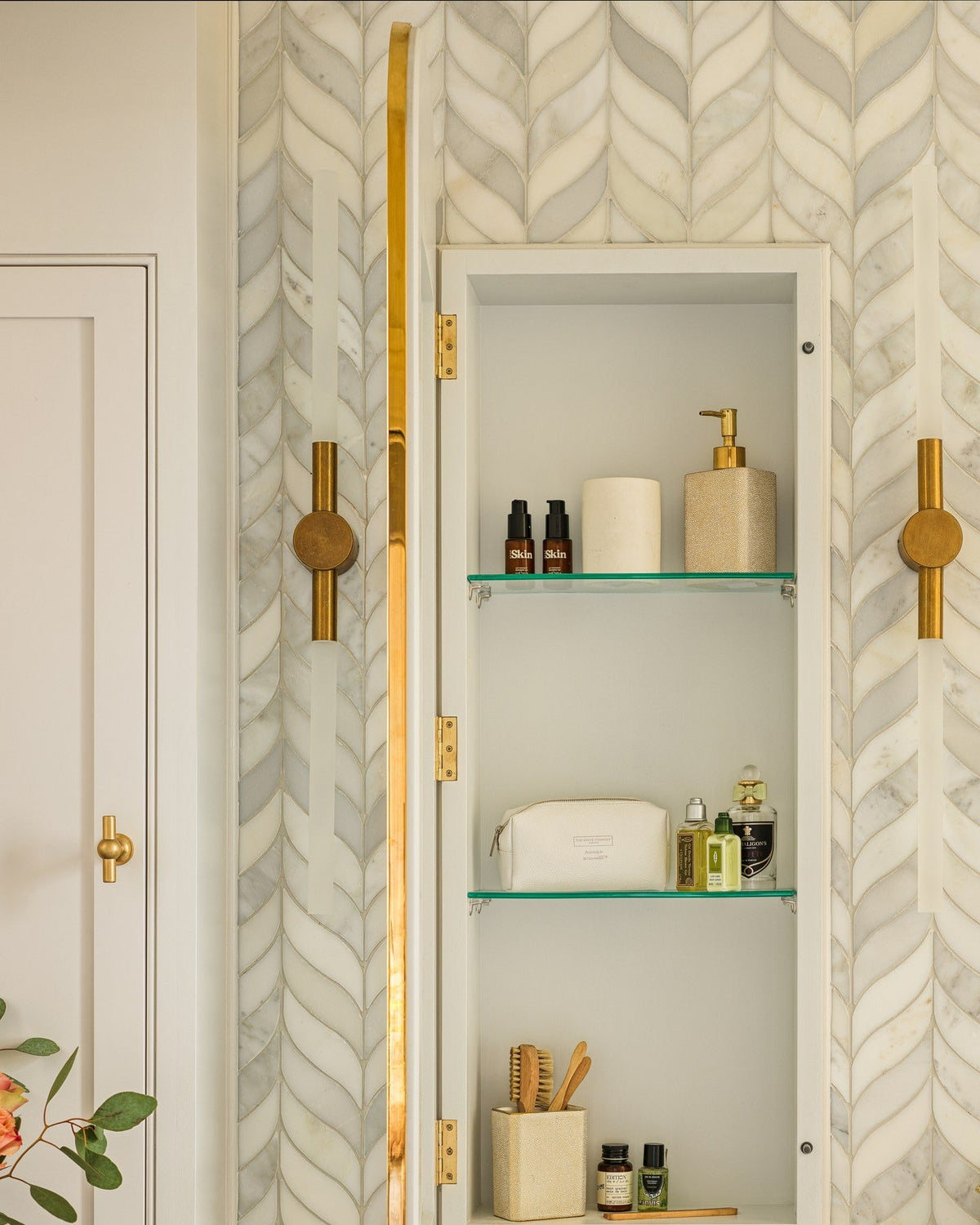 Ca’ Pietra Zen Marble Honed Finish Leaf Mosaic — official gallery image 5
