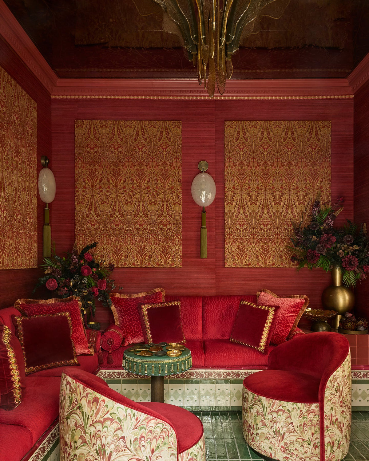 Ca’ Pietra Victorian Style™ Wall Ceramic Decor Carnation Border Rose — official gallery image 2
