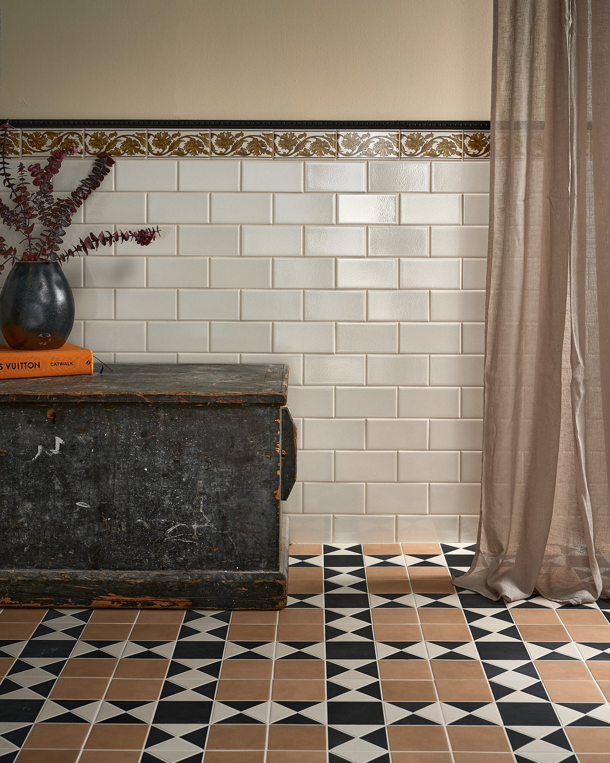 Ca’ Pietra Victorian Style™ Wall Ceramic Cotton White Metro — official gallery image 6