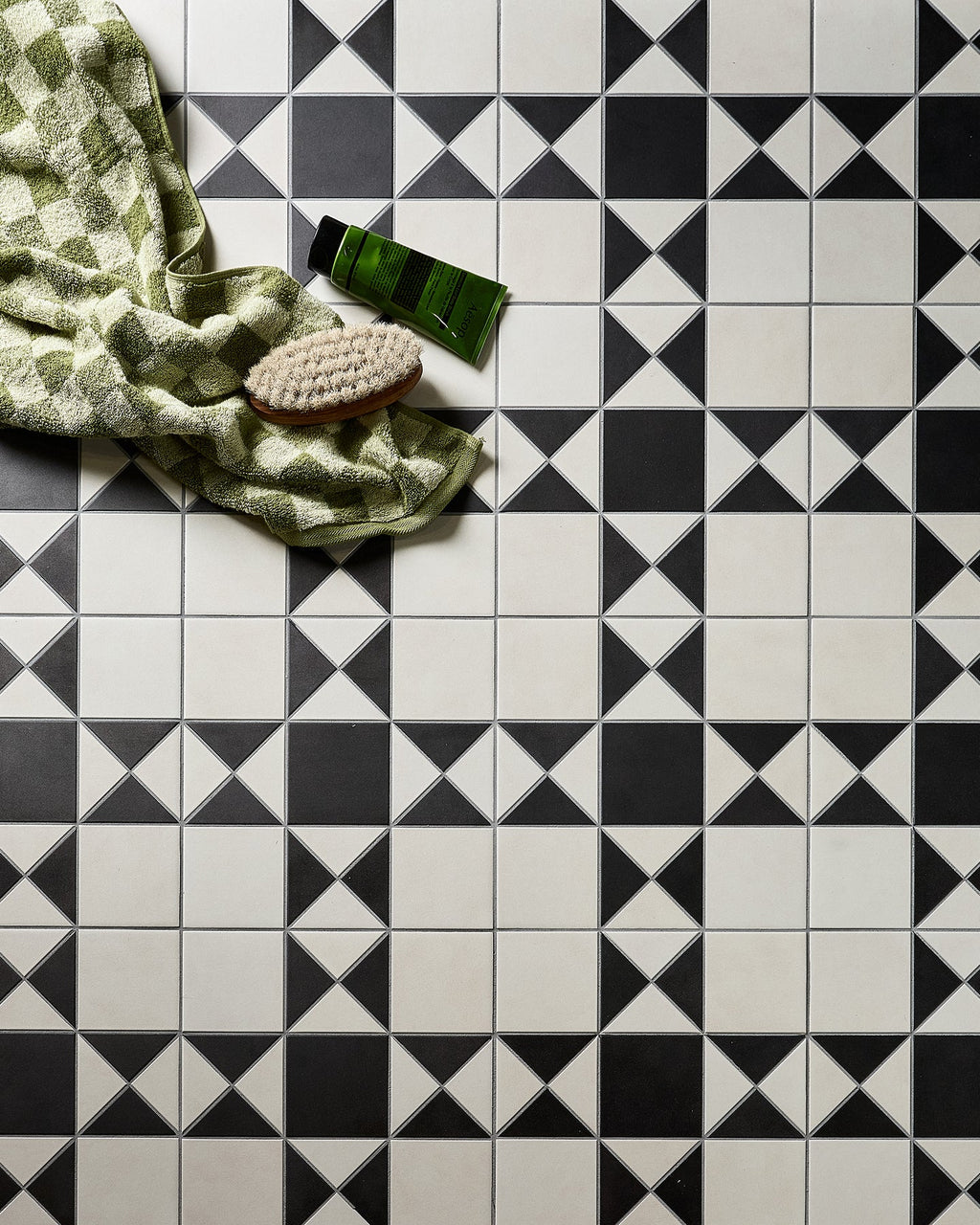 Ca’ Pietra Victorian Style™ Porcelain Finchley Pattern Cotton White — official gallery image 1