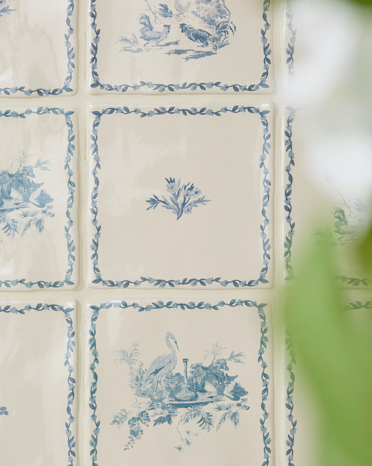 Ca’ Pietra STUDIO Sanderson - Aesop's Fables Pottery Blue Decor — official gallery image 5