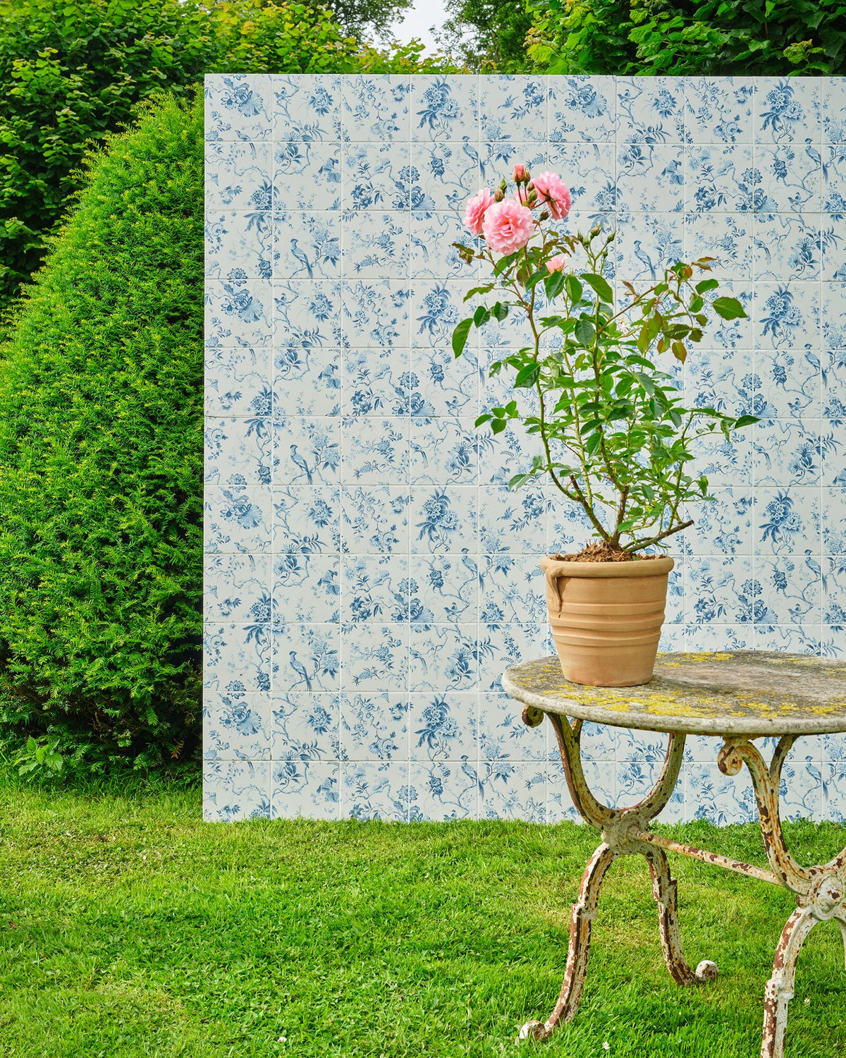Ca’ Pietra Sanderson - Pillemont Toile China Blue Mural Porcelain — official gallery image 3