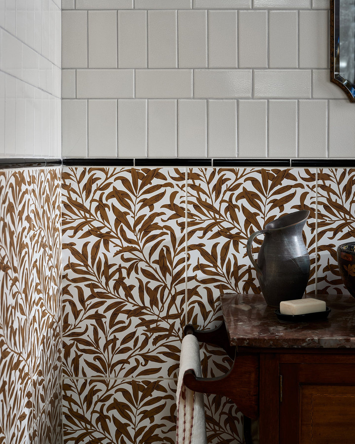 Ca’ Pietra Architectural Mouldings Bead Ceramic Black — official gallery image 1