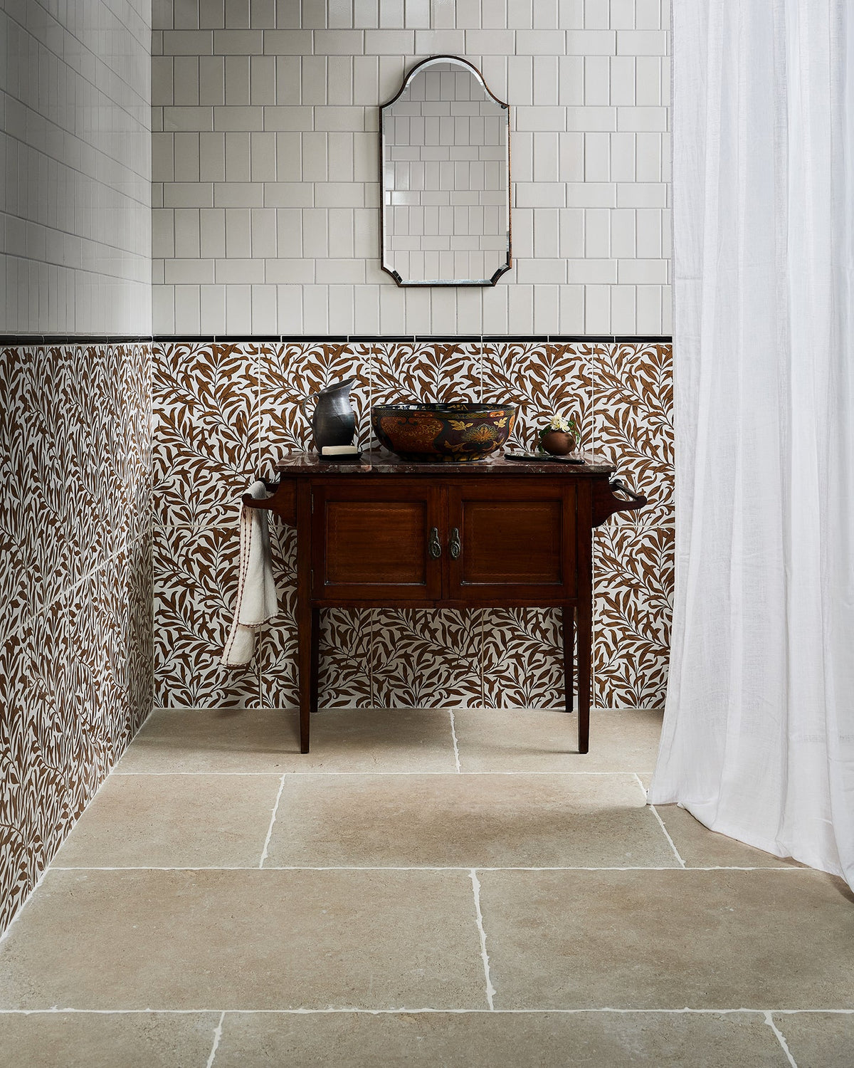 Ca’ Pietra Architectural Mouldings Bead Ceramic Black — official gallery image 4
