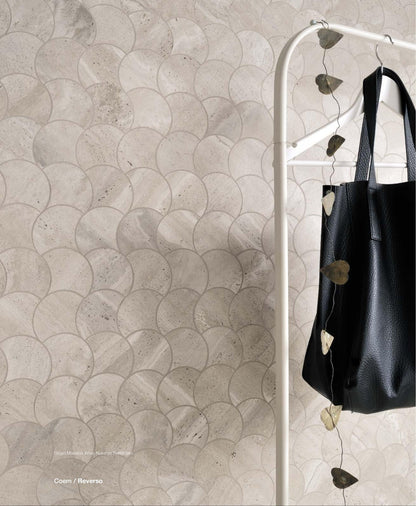 COEM Reverso grigio mosaico wavy wall lifestyle